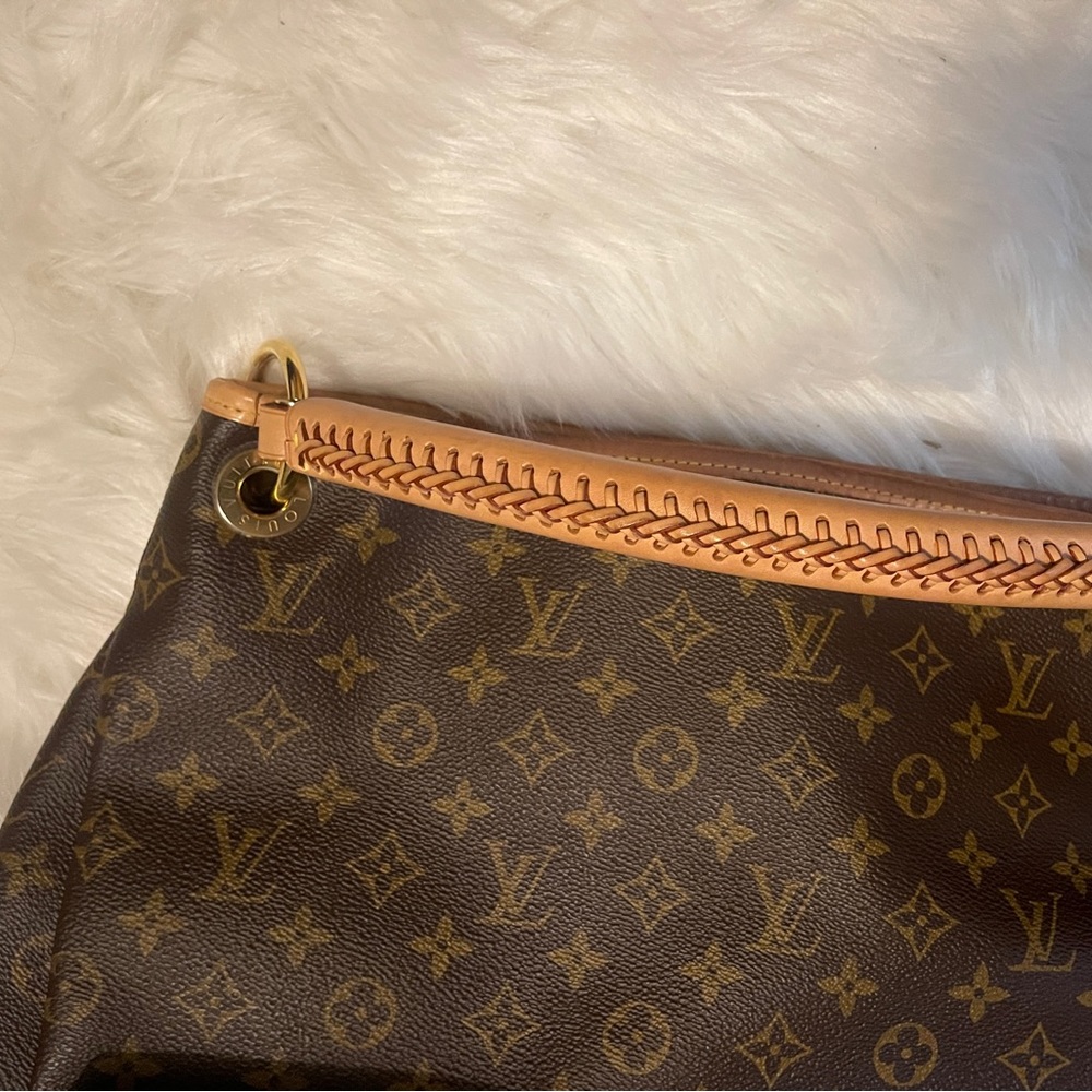 Woman’s Bag - Picture 9 of 15